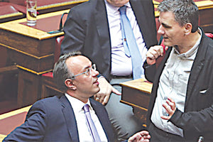 Και με τις ψήφους  ΣΥΡΙΖΑ το φορολογικό