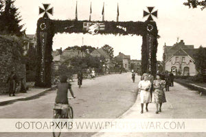 ΦΩΤΟ ΗΜΕΡΑΣ: Έστησαν και αψίδα...