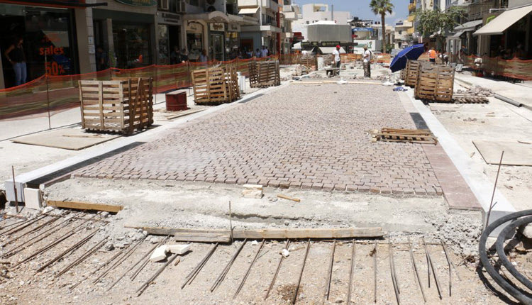 το έργο της ανάπλασης του πλέγματος στις οδούς της Δικαιοσύνης, Ίδης, Έβανς και 1821