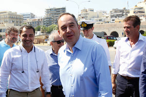 Σύσκεψη, που έγινε στο Κεντρικό Λιμεναρχείο Ηρακλείου παρουσία του Υπουργού Ναυτιλίας κ. Πλακιωτάκη και του βουλευτή της ΝΔ κ. Σενετάκη