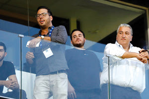 Μιχάλης Μπούσης και Άντζελο Παλυβός στις εξέδρες του Χαριλάου