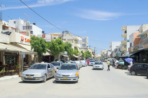 στο κέντρο των Μοιρών