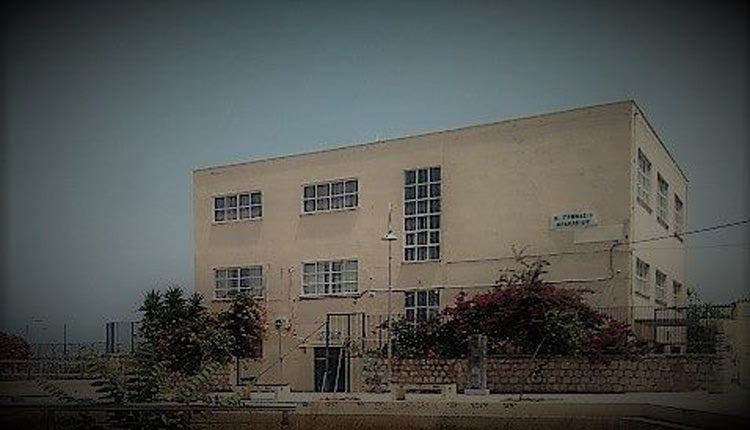 προσπαθούν να σμίξουν και πάλι οι παλιές συμμαθήτριες του Β΄Θηλέων Ηρακλείου που αποφοίτησαν το 1979!
