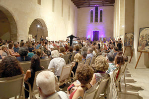 ο Δημήτρης Μαραμής και οι συνεργάτες του, την περασμένη Δευτέρα 26 Αυγούστου, στον Άγιο Πέτρο των Δομηνικανών, στο πλαίσιο του    5ου Φεστιβάλ του Δήμου Ηρακλείου «Κρήτη, μια ιστορία, πέντε συν ένας πολιτισμοί»