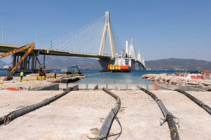 πόντιση υποβρύχιου καλωδίου 400 kV που συνδέει την Πελοπόννησο με τη Στερεά Ελλάδα στο τμήμα Ρίου-Αντιρρίου