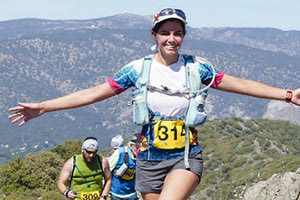 ΚΑΤΑΠΛΑΚΩΜΕΝΗ ΣΕ ΧΑΡΑΔΡΑ