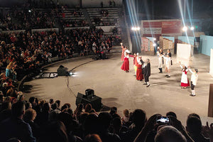 Δρώντες επί σκηνής