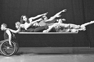 ASTAΘΙΑ: Μία παράσταση από άτομα με κινητική αναπηρία