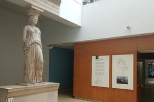 Μια καθόλου κολακευτική βόλτα στο Βρετανικό Μουσείο, που… “κουνάει το δάκτυλο” στους Έλληνες