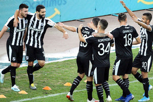 Οι παίκτες του ΟΦΗ πανηγυρίζουν το δεύτερο γκολ του Μάνου στο ΟΑΚΑ