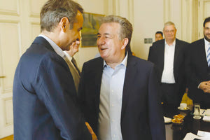 Ο περιφερειάρχης κ. Στ. Αρναουτάκης με τον Πρωθυπουργό Κ. Μητσοτάκη