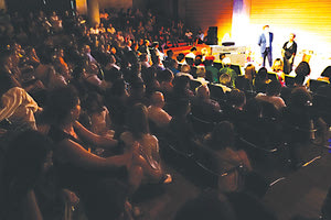 χειροκρότημα για τη μαέστρο Serena Marotti στο Πειραματικό Θέατρο του Πολιτιστικού Κέντρου Ηρακλείου