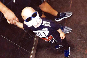 ο μικρός Άγγελος, ο οποίος πάσχει από λευχαιμία και έχει υποβληθεί σε μεταμόσχευση μυελού των οστών