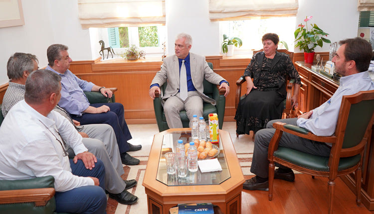 Από τη συνάντηση Αρναουτάκη με τον Ρουμάνο πρέσβη στην Αθήνα