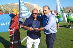 ΣΟΥΠΕΡ ΚΑΠ: Ο κ. Τζώρτζογλου βράβευσε τον κ. Παπαδάκη