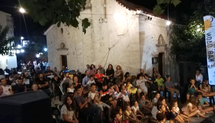 Ο κόσμος των Άνω Ασιτών «αγκάλιασε» τις εκδηλώσεις από το 4ο Παγκρήτιο Φεστιβάλ Δρόμου «Τέχνη Καθ΄ Οδόν»
