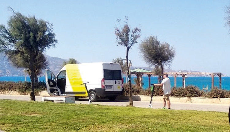 Το βαν που έφερε τα νέα πατίνια