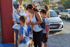Μοίρασαν ενημερωτικά φυλλάδια στα σχολεία αστυνομικοί