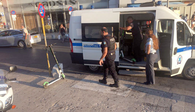 Στιγμιότυπο από την τελευταία επιχείρηση απομάκρυνσης πατινιών από το κέντρο της πόλης