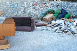 Μια χωματερή έχει σχηματιστεί εδώ και καιρό έξω από το γραφικό εκκλησάκι του Αγίου Ευμενίου στη Φορτέτσα