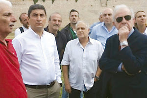 ο κ. Αυγενάκης με τον δήμαρχο στο στάδιο της Ελευθερίας