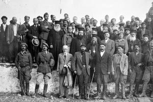 Φεβρουάριος 1945. Ετήσιο μνημόσυνο του Αρχηγού Ανωγείων Στεφανογιάννη.