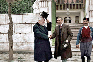 ΦΩΤΟ ΗΜΕΡΑΣ: Η χειραψία του Βενιζέλου με τον πρόξενο