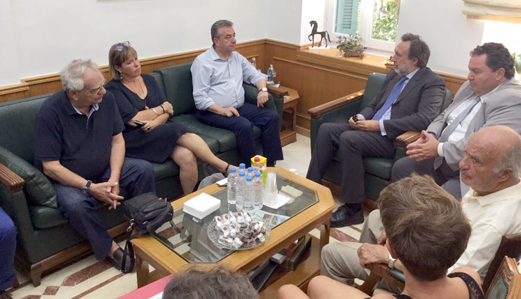 το θέμα των γερμανικών οφειλών από τη Γερμανία προς την Ελλάδα, κατά τη διάρκεια σύσκεψης που πραγματοποιήθηκε στην Περιφέρεια Κρήτης