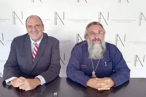 Ο κ. Δ. Καλαϊτζιδάκης της Grecotel με τον πρόεδρο του Συλλόγου “Αγάπη” μητροπολίτη Ρεθύμνης και Αυλοποτάμου κ.κ. Ευγένιο