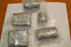 Μέρος της κατασχεθείσας ποσότητας κοκαΐνης στα χέρια του 45χρονου