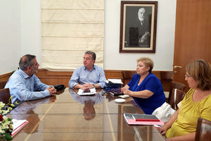 Με τον δήμαρχο Οροπεδίου Λασιθίου Γιάννη Στεφανάκη, συναντήθηκε ο περιφερειάρχης Κρήτης Σταύρος Αρναουτάκης. 