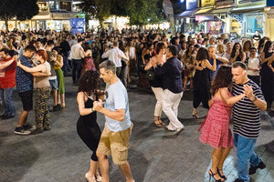 Όλο το Ηράκλειο μια γιορτή σε δρόμους και πλατείες