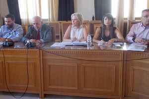 ο Δήμαρχος Ηρακλείου κ. Β.Λαμπρινός, στη διάρκεια ευρείας συνάντησης που είχε με τους Προέδρους των Τοπικών Κοινοτήτων