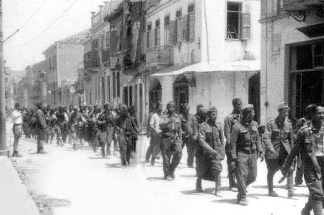 ΦΩΤΟ ΗΜΕΡΑΣ: Οι πρώτοι Έλληνες αιχμάλωτοι στα Χανιά το 1941