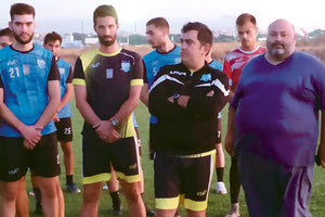 Ο πρόεδρος του Πόρου Γιάννης Ασσαριωτάκης (δεξιά)