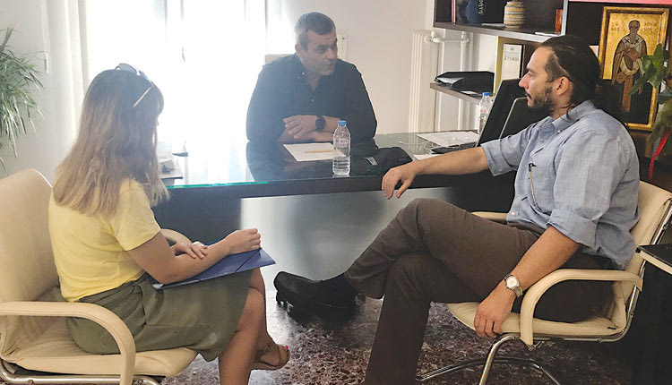Με εκπροσώπους των εργαζομένων του προγράμματος Κοινωφελούς Εργασίας του ΟΑΕΔ στον Δήμο Ηρακλείου συναντήθηκε ο βουλευτής νομού Ηρακλείου ΣΥΡΙΖΑ Χάρης Μαμουλάκης.