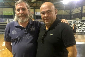 Ο κ. Παπαδάκης με τον πρόεδρο του Εραστιτέχνη ΟΦΗ κ. Δανδάλη