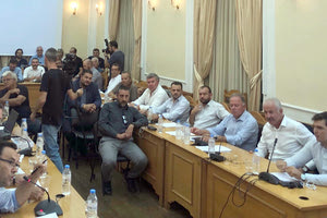 ε η συζήτηση στο Περιφερειακό Συμβούλιο Ηρακλείου αναφορικά με τον Βόρειο Οδικό Άξονα Κρήτης.