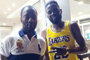 Ο Ντουαλά (δεξιά) με τον Ποκόνγκ