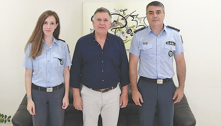 Συνάντηση με τον αστυνομικό διευθυντή ν. Ηρακλείου, κ. Νικόλαο Σπυριδάκη και τη διοικητή του Αστυνομικού Τμήματος Αρκαλοχωρίου κα Ιωάννα Χουλάκη είχε ο δήμαρχος Μινώα Πεδιάδας κ. Μανώλης Φραγκάκης. 