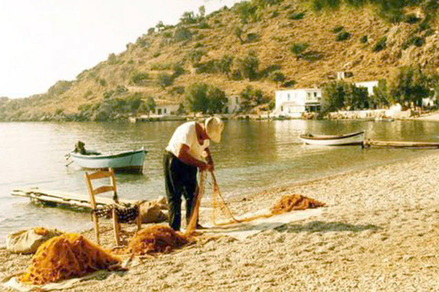 ΦΩΤΟ ΗΜΕΡΑΣ: Το Λουτρό τη δεκαετία του ‘70