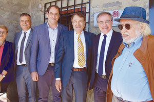 Παρόντες μεταξύ άλλων ήταν ο πρύτανης του Πανεπιστημίου Κρήτης, κ. Παναγιώτης Τσακαλίδης, ο δήμαρχος Ανωγείων, κ. Σωκράτης Κεφαλογιάννης, ο πρώην πρύτανης του Πανεπιστημίου Κρήτης και πρώην ευρωβουλευτής κ. Γιώργος Γραμματικάκης