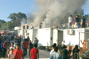 Χάος επικράτησε χθες στον προσφυγικό καταυλισμό της Μόριας στην Μυτιλήνη.