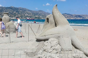 Εξακολουθούν να γοητεύουν τα γλυπτά στην άμμο