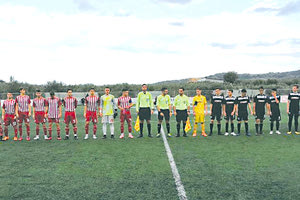 η ομάδα Κ-15 του ΟΦΗ με την αντίστοιχη του Ολυμπιακού στις Δαφνές