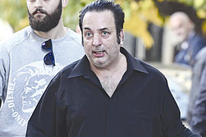 ο γνωστός ενεχυροδανειστής, ιδιοκτήτης μεγάλης αλυσίδας, Ριχάρδος, που κατηγορείται για το κύκλωμα λαθρεμπορίας χρυσού.