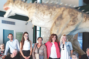 Ξενάγηση σε άτομα της τρίτης ηλικίας στο Μουσείο Φυσικής ΙστορίαςΞενάγηση σε άτομα της τρίτης ηλικίας στο Μουσείο Φυσικής Ιστορίας