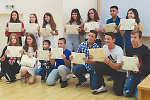 Από τη βράβευση των μαθητών των Δημοτικών Σχολείων του Μαλεβιζίου που διακρίθηκαν στους πανελλήνιους διαγωνισμούς Μαθηματικών «Ο μικρός Ευκλείδης» και Φυσικής «Αριστοτέλης»