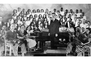 ΦΩΤΟ ΗΜΕΡΑΣ: Υπό τη διεύθυνση του Μίκη Θεοδωράκη