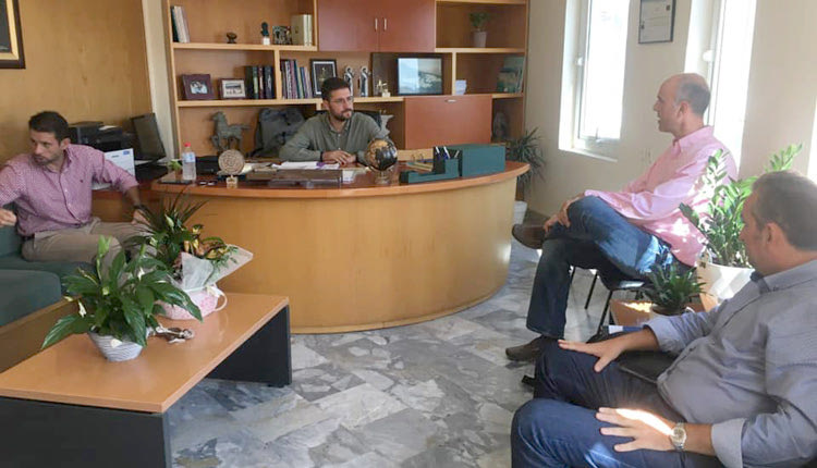 σύσκεψη για το θέμα των κόμβων Αγίας Πελαγίας και Αχλάδας πραγματοποιήθηκε στο Δήμο Μαλεβιζίου, μετά από πρωτοβουλία του Δημάρχου Μενέλαου Μποκέα